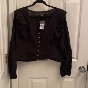 NWT Ruffled Sleeve Cropped Top